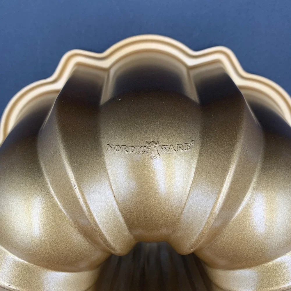 Nordic Ware Gold Anniversary Bundt Pan 10-15 Cup Cast Aluminum Made in USA